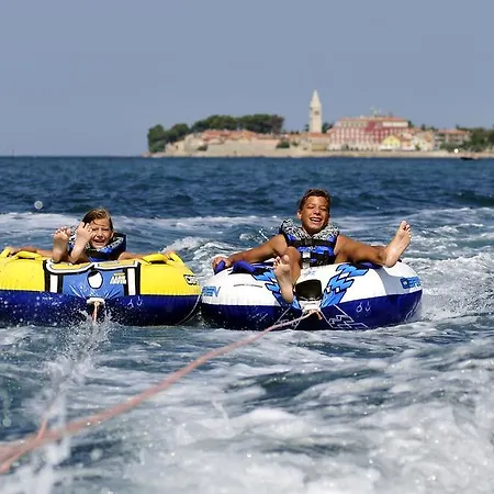 Marine Premium Village Mobile Homes In Camping Lanterna ホリデーパーク 4*