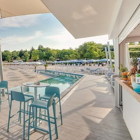 ホリデーパーク Marine Premium Village Mobile Homes In Camping Lanterna ポレッチ