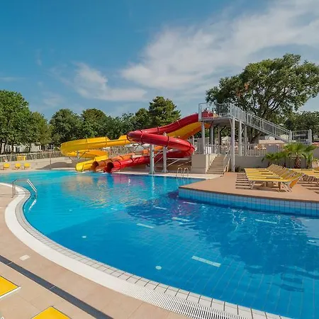 ホリデーパーク Marine Premium Village Mobile Homes In Camping Lanterna