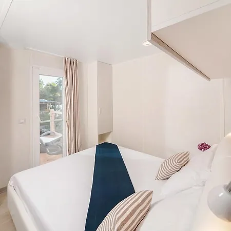 Marine Premium Village Mobile Homes In Camping Lanterna ポレッチ