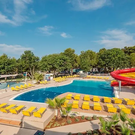 ホリデーパーク Marine Premium Village Mobile Homes In Camping Lanterna ポレッチ